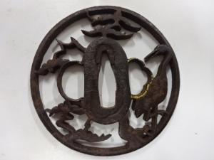 鉄地　松・鶴　透かし　鍔